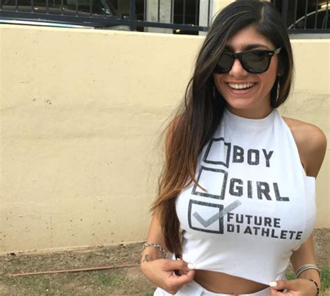 mia khalifs tits|Vídeos pornôs com Mia Khalifa Big Tits 